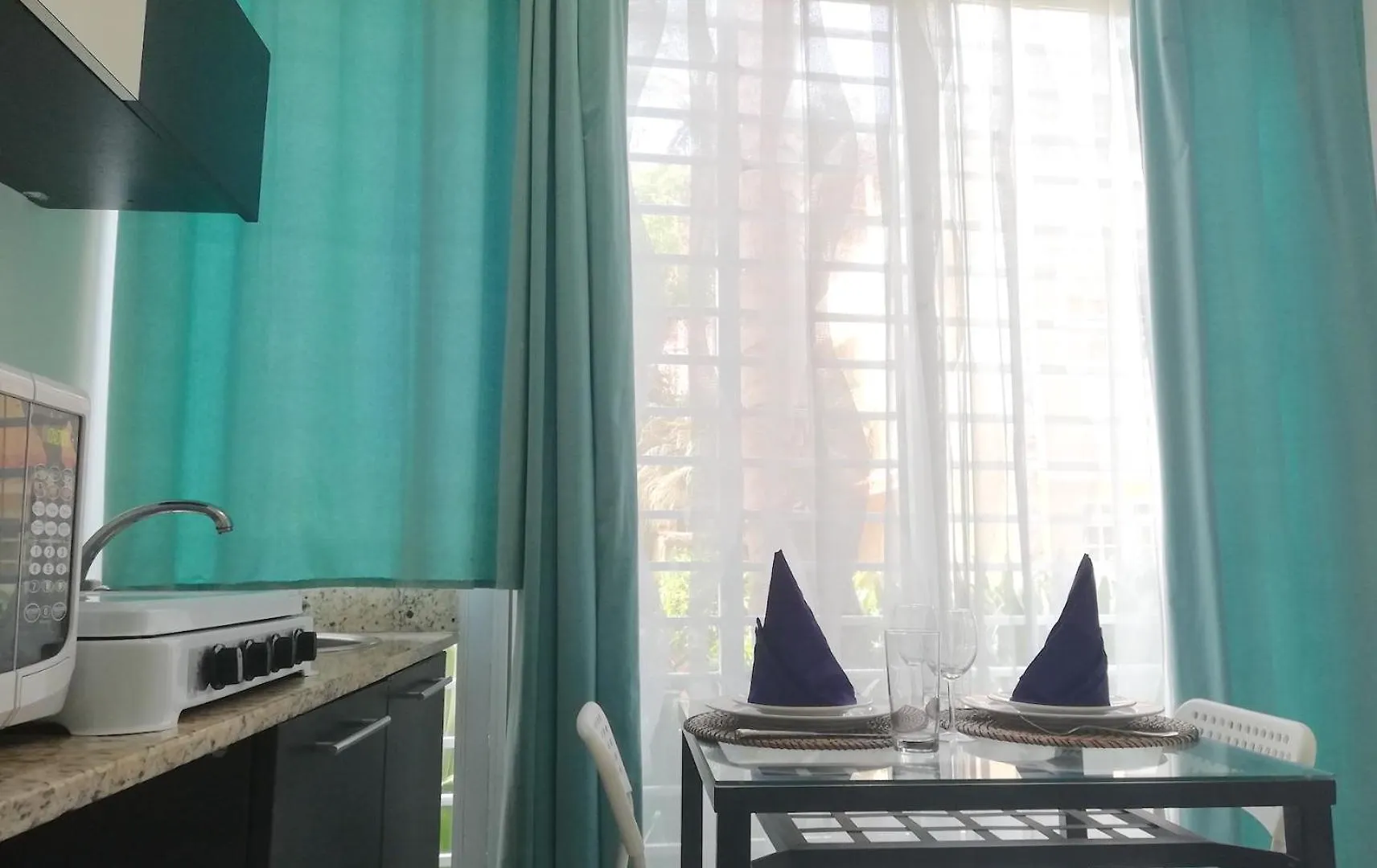 Sunny Suites With Rooftop Pool And Spa - Playa Los Corales プンタ・カナ アパートホテル