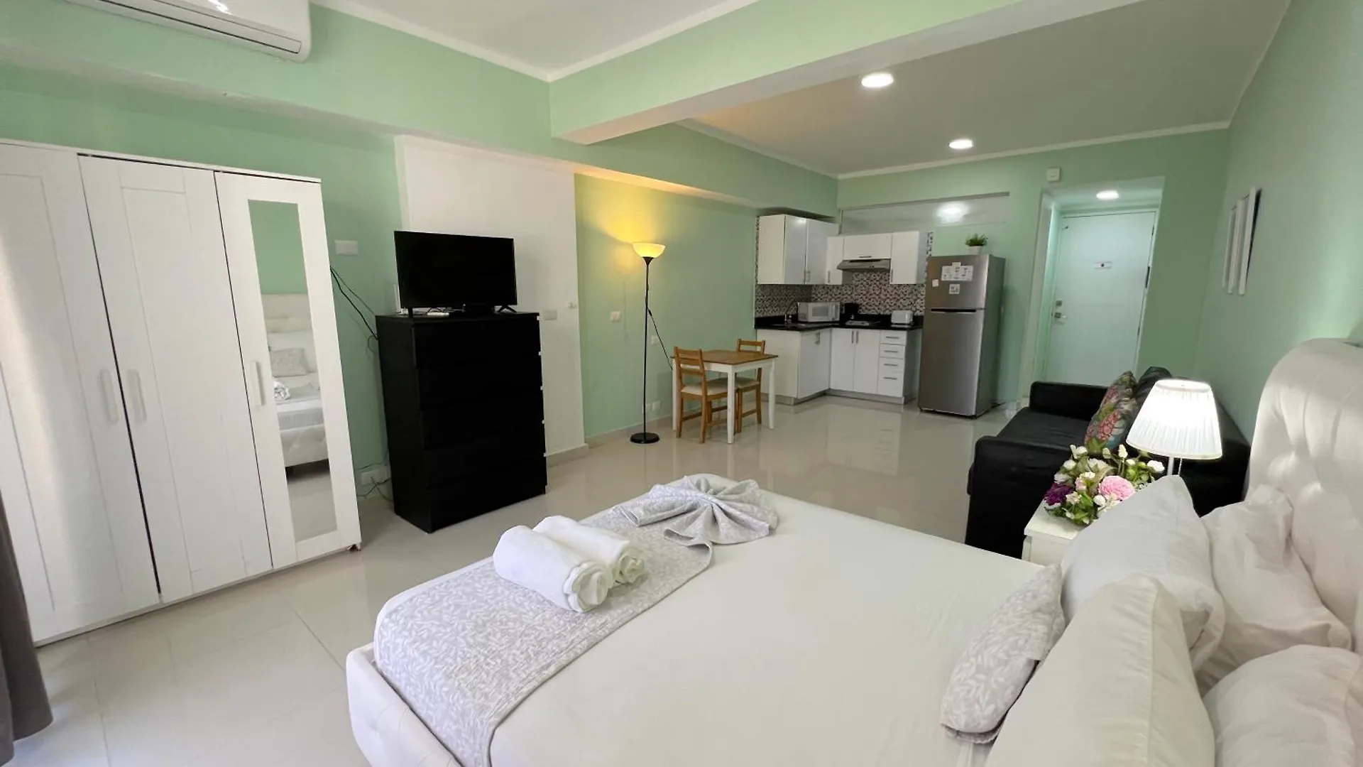 Sunny Suites With Rooftop Pool And Spa - Playa Los Corales Punta Cana Apart-hotel