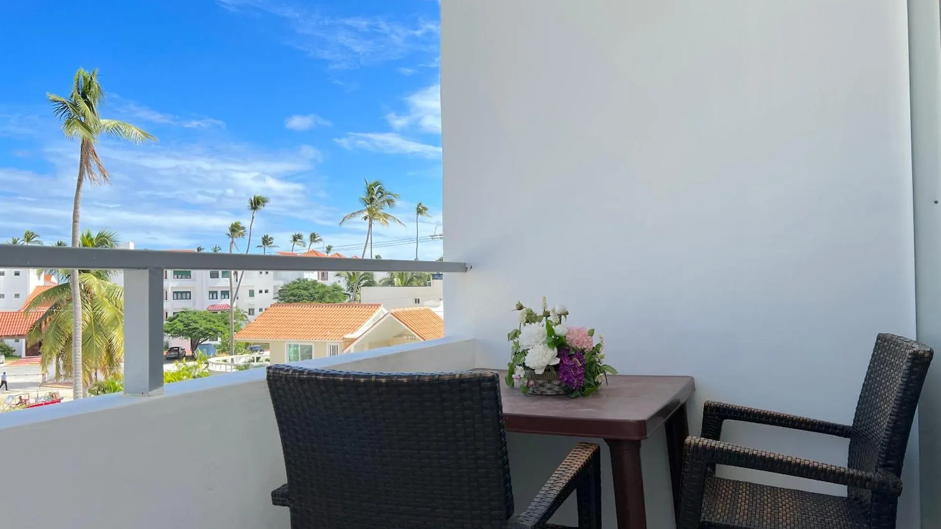 Apart-hotel Sunny Suites With Rooftop Pool And Spa - Playa Los Corales Punta Cana