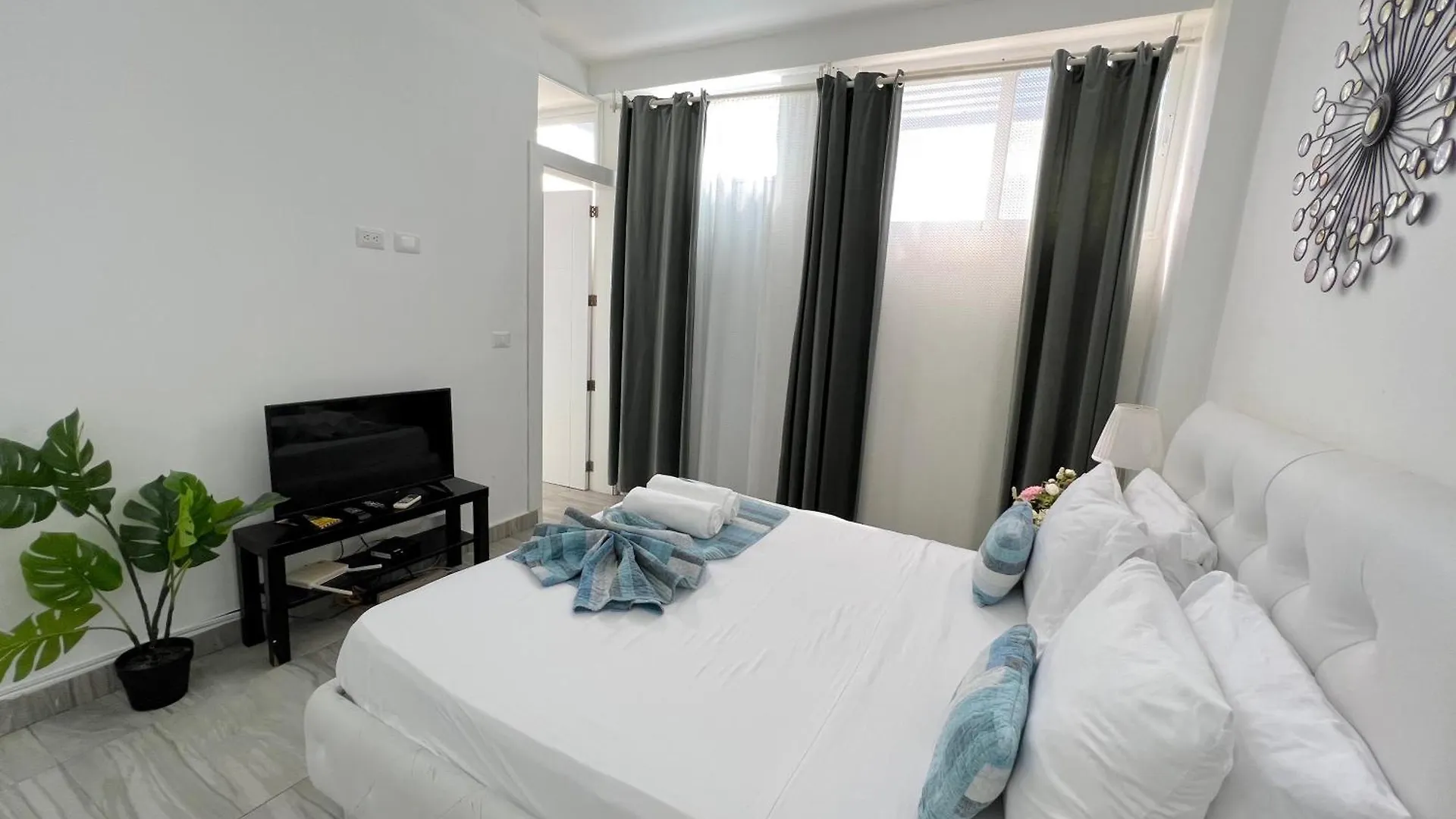 Sunny Suites With Rooftop Pool And Spa - Playa Los Corales プンタ・カナ アパートホテル