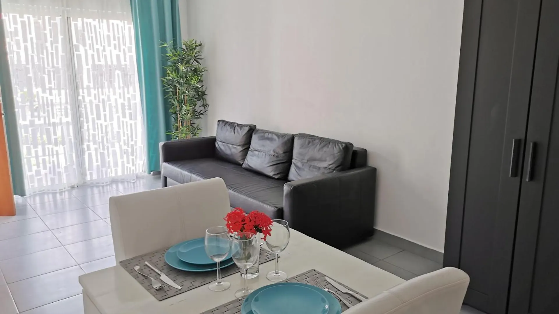 ***** Hotel apartamentowy Sunny Suites With Rooftop Pool And Spa - Playa Los Corales Punta Cana Dominikana