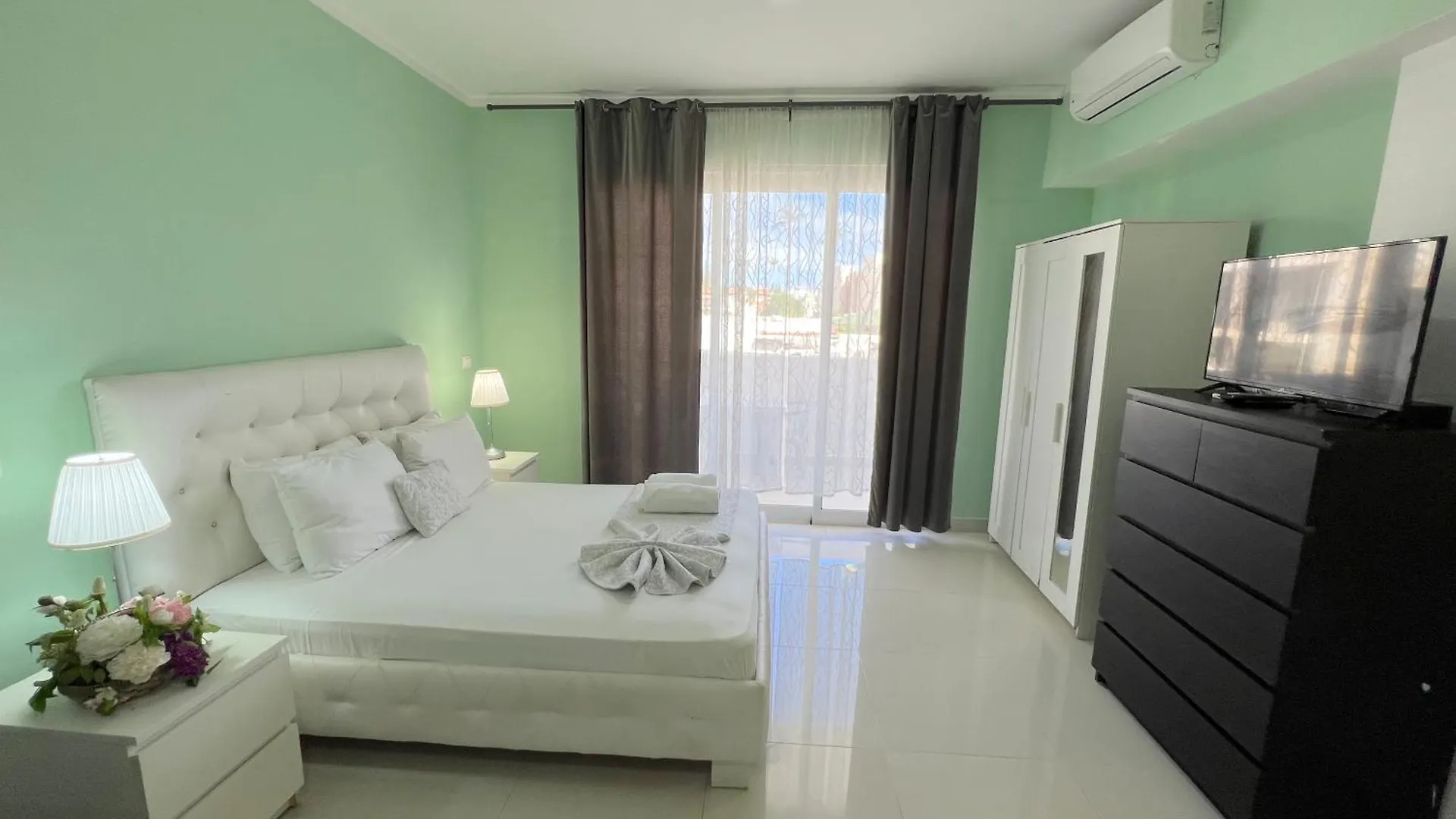 Hotel apartamentowy Sunny Suites With Rooftop Pool And Spa - Playa Los Corales Punta Cana