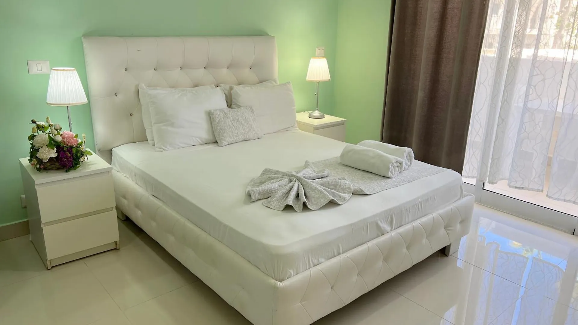 Sunny Suites With Rooftop Pool And Spa - Playa Los Corales Punta Cana 5*,