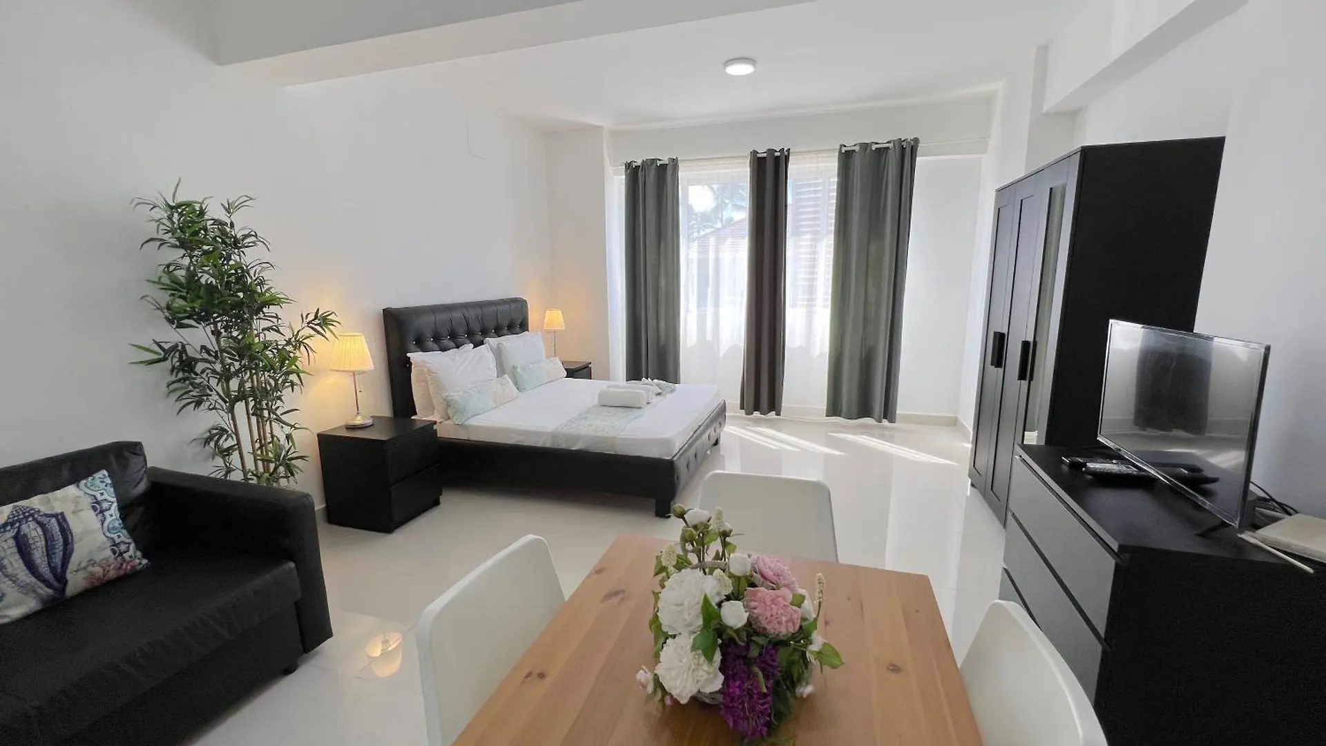 Sunny Suites With Rooftop Pool And Spa - Playa Los Corales Punta Cana 5*,  Dominikana