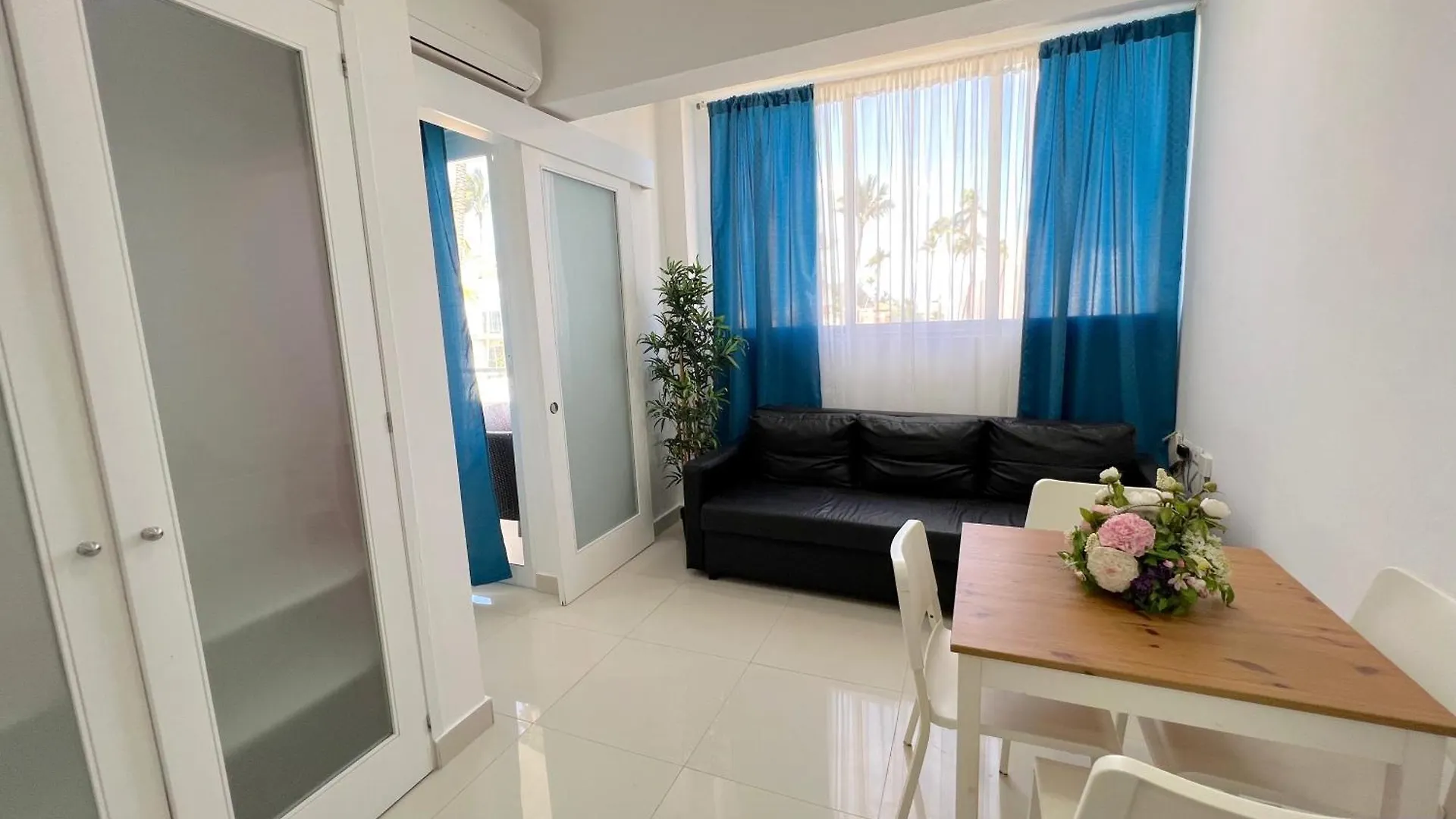 Hotel apartamentowy Sunny Suites With Rooftop Pool And Spa - Playa Los Corales Punta Cana