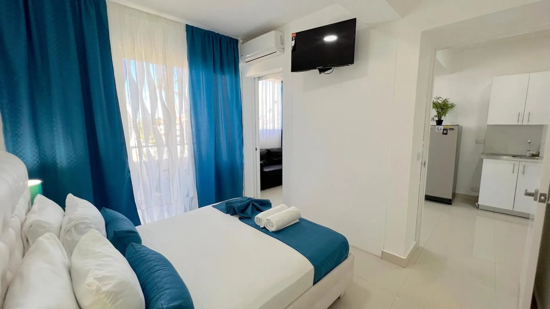 Sunny Suites With Rooftop Pool And Spa - Playa Los Corales Punta Cana Hotel apartamentowy