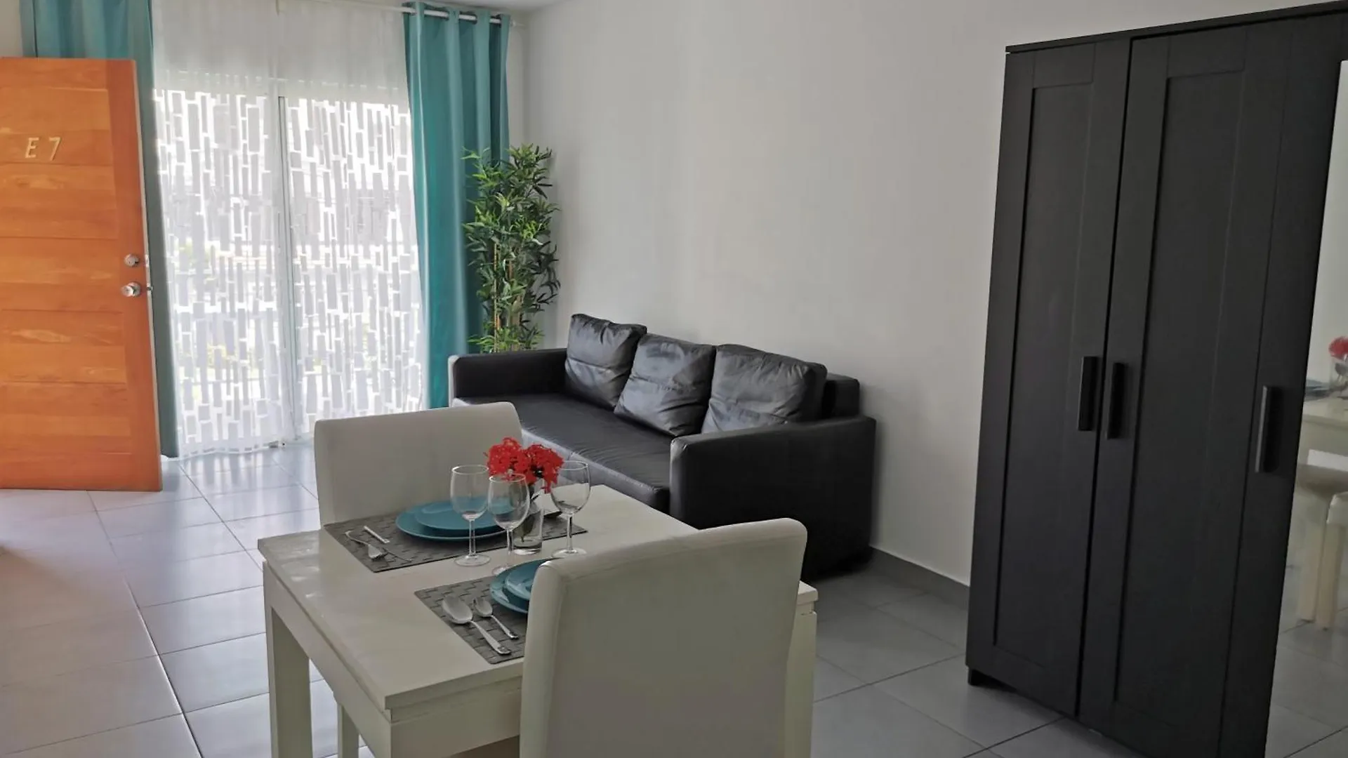 Sunny Suites With Rooftop Pool And Spa - Playa Los Corales 蓬塔卡纳