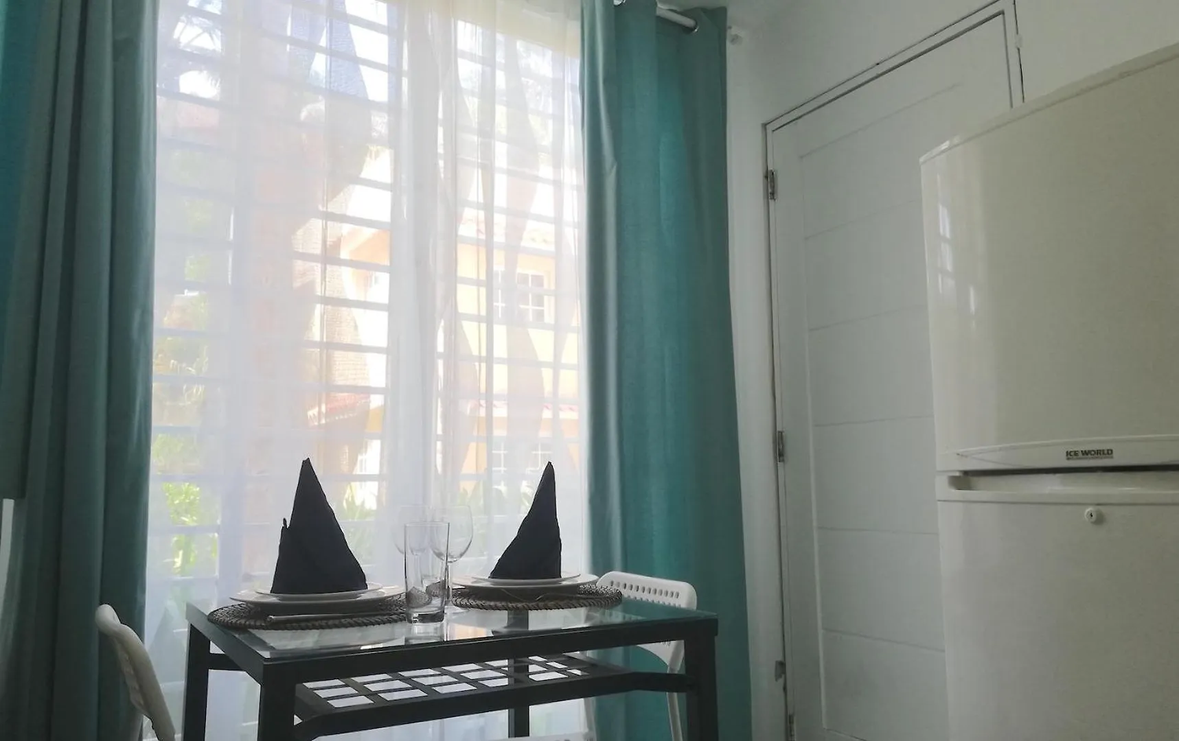 Sunny Suites With Rooftop Pool And Spa - Playa Los Corales 蓬塔卡纳